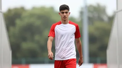 Antalyaspor, yaz transfer döneminde 10 yeni oyuncu alınca 13 yabancıya ulaşan kadrosunda, lig kuralı gereği Julian...