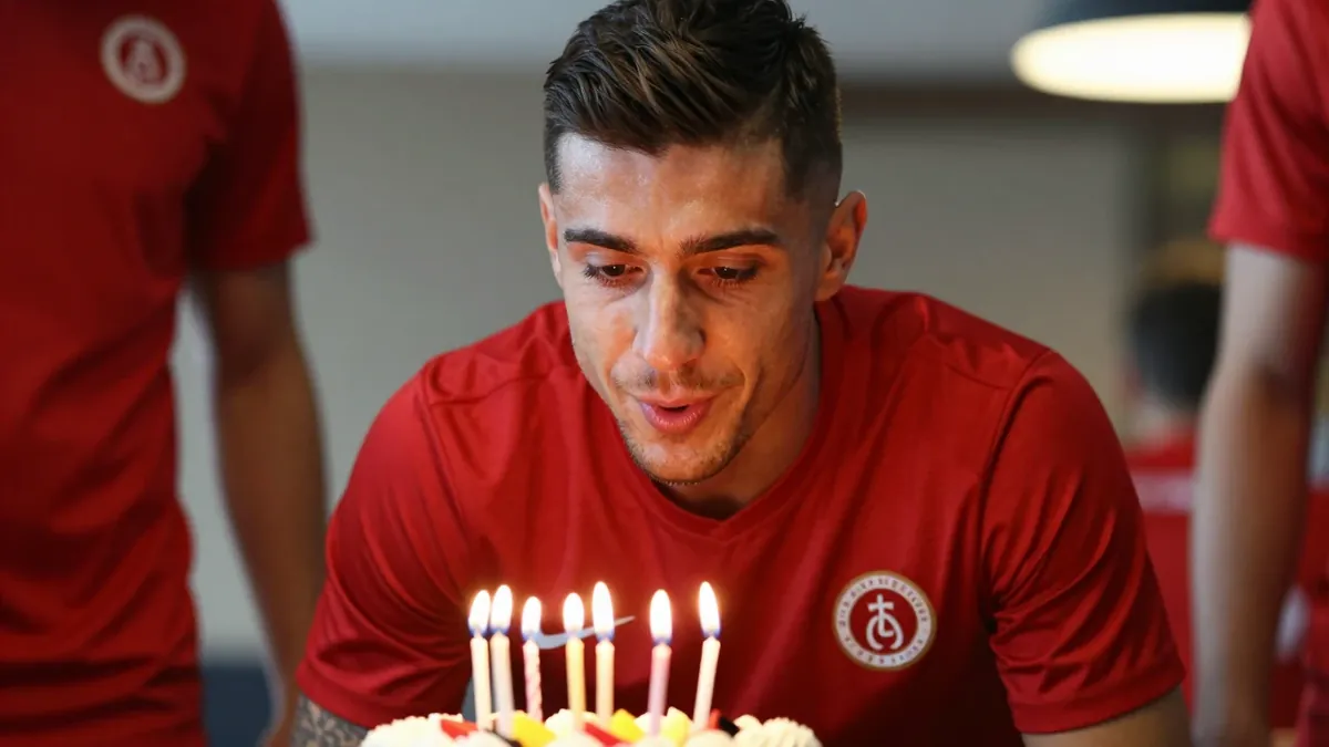 Antalyaspor, transfer yasağını kaldırıp kadrosunu güçlendirdikten sonra, kulübe geri dönen Ufuk Akyol'un doğum gününü...