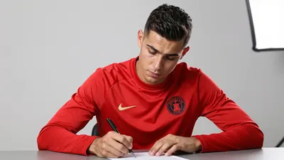 Antalyaspor, 22 yaşındaki stoper Arif Kocaman'ı transfer etti, ancak oyuncunun lisans işlemleri kulübün FIFA transfer...