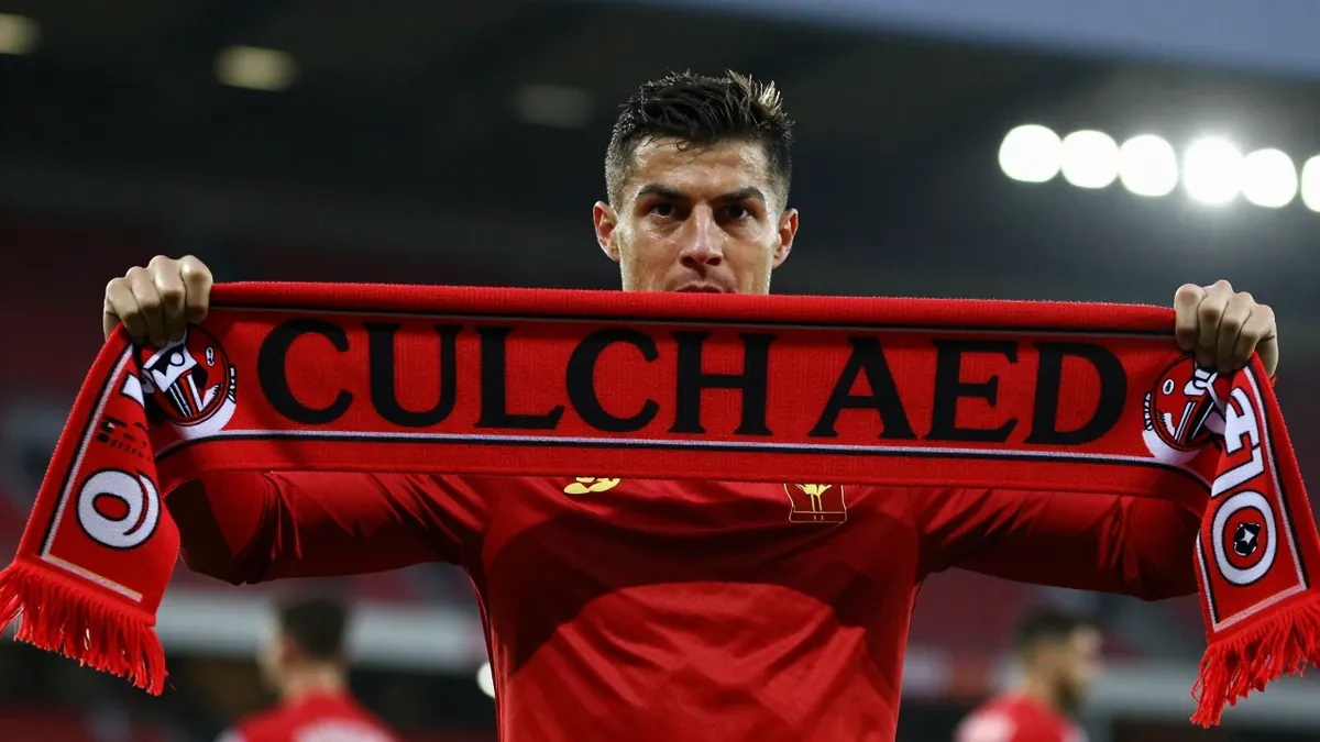 Antalyaspor, 32 yaşındaki orta saha oyuncusu Samet Yalçın'ı Kocaelispor'dan transfer etti, kulübe 3 milyon TL sözleşme...